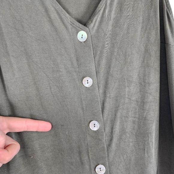 MODCLOTH Womens Medium Button Down V Neck Sleeveless Tank Top Blouse Shirt Green - Picture 3 of 6